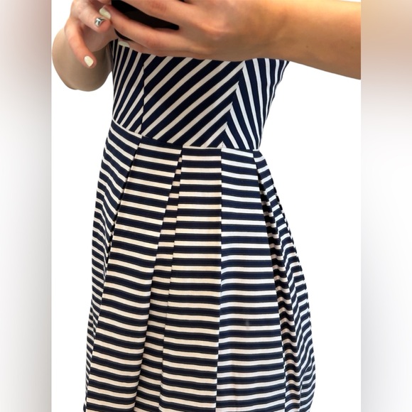 2 for $70 + Free shipping ⭐️ Pleated Dress. White and Navy Blue - Picture 2 of 5